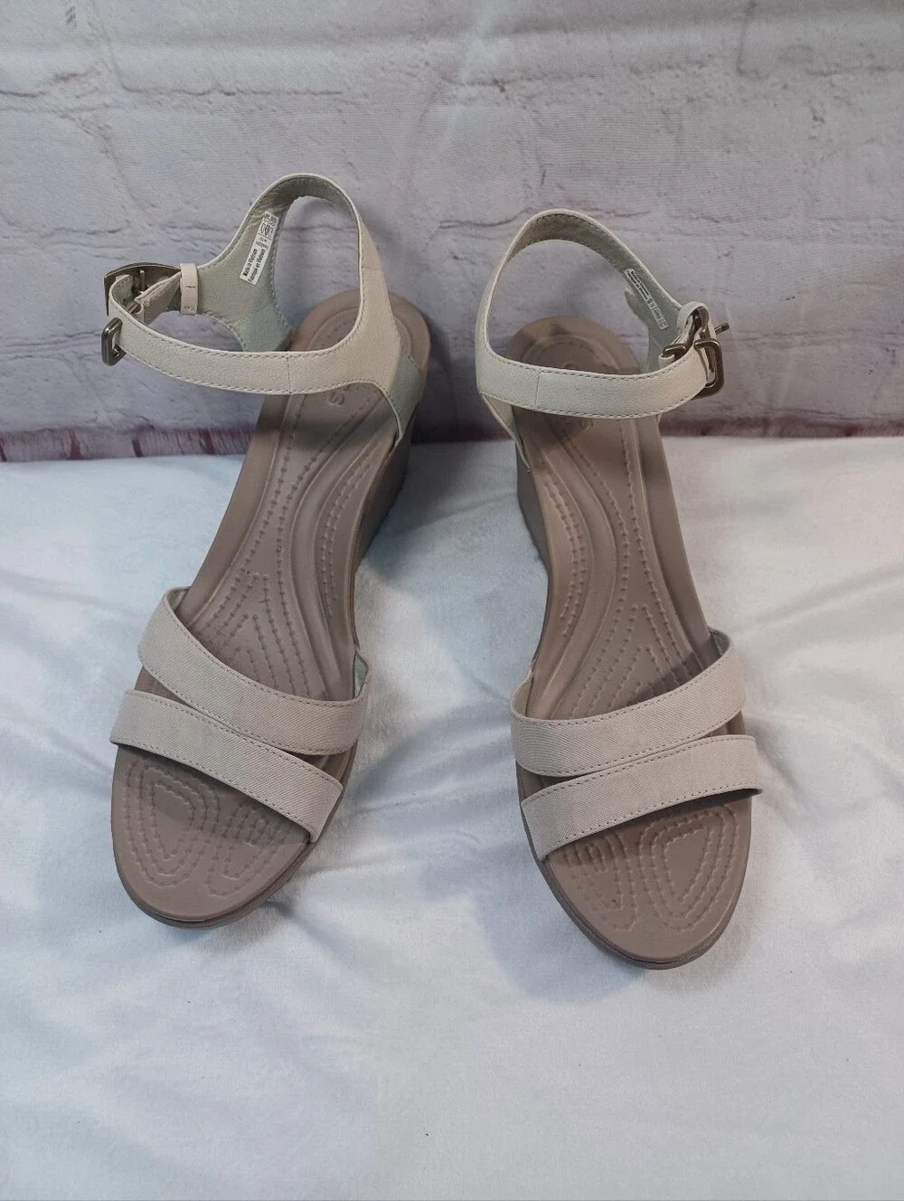 crocs leigh beige ankle strap wedge sandals women’s size 10